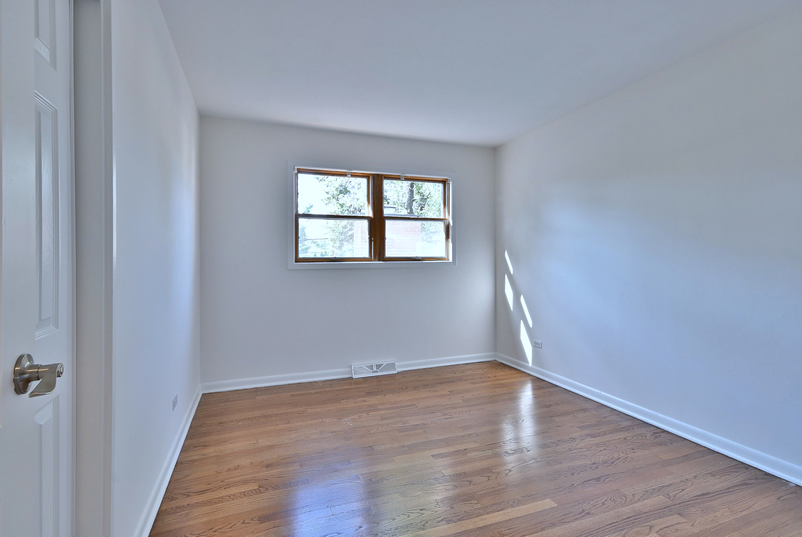 396 E Park Avenue, Elmhurst, IL 60126