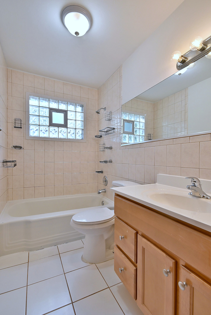 396 E Park Avenue, Elmhurst, IL 60126