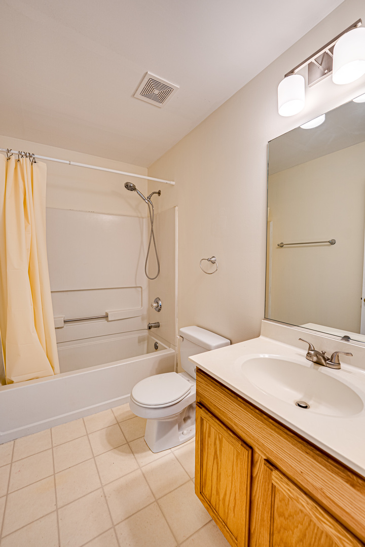 842 County Line Road #842, Aurora, IL 60502
