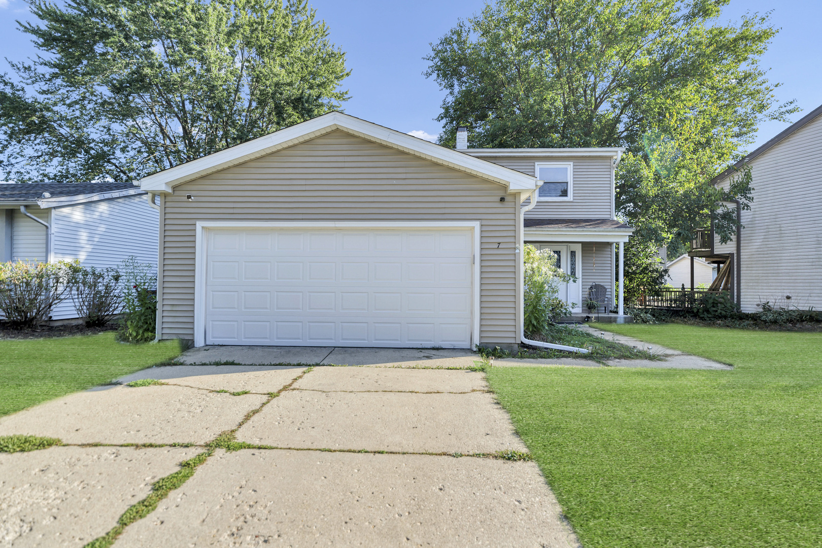 7 Woodmar Court, Streamwood, IL 60107