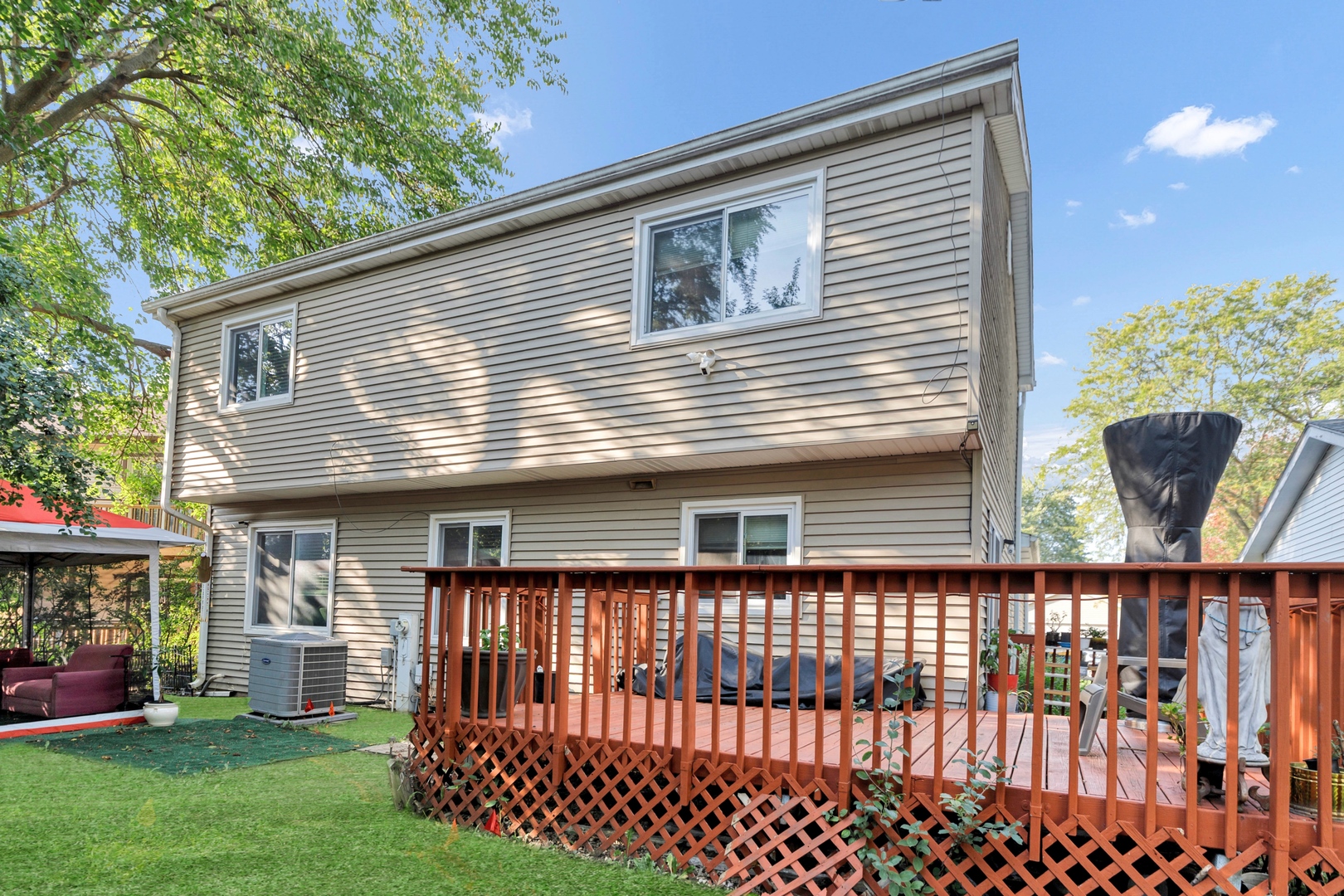 7 Woodmar Court, Streamwood, IL 60107