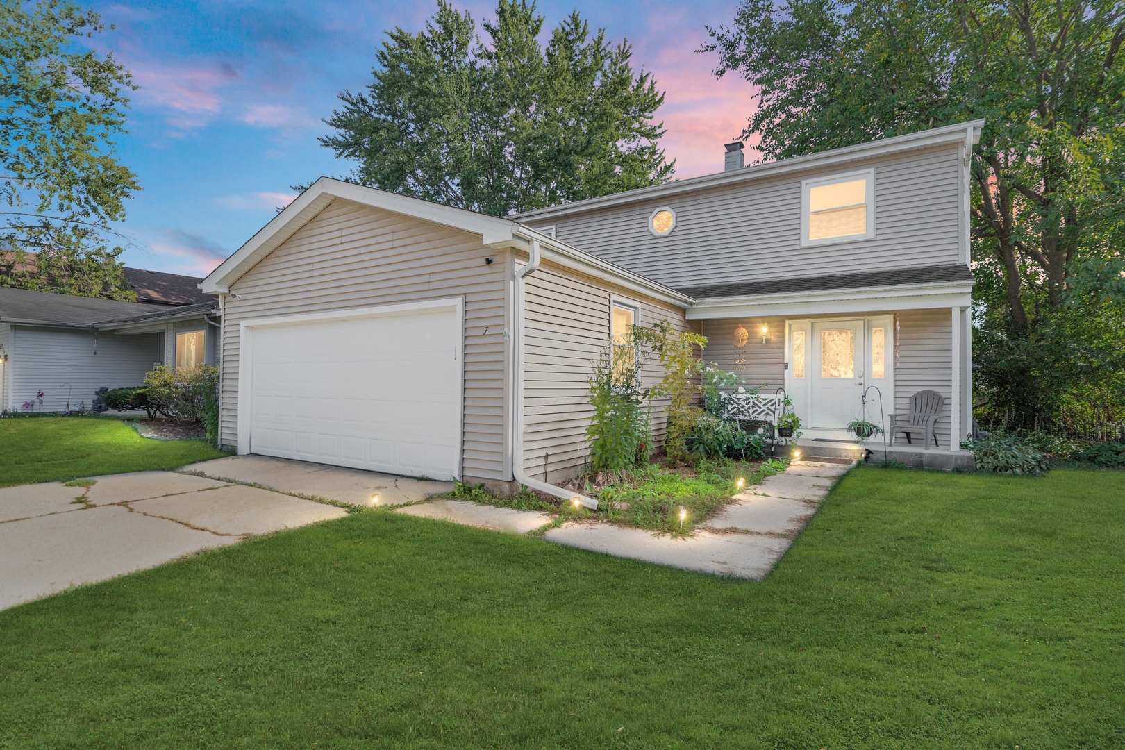 7 Woodmar Court, Streamwood, IL 60107