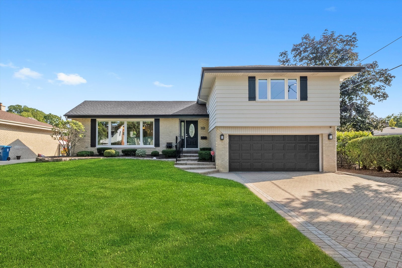 142 E QUINCY Street, Elmhurst, IL 60126