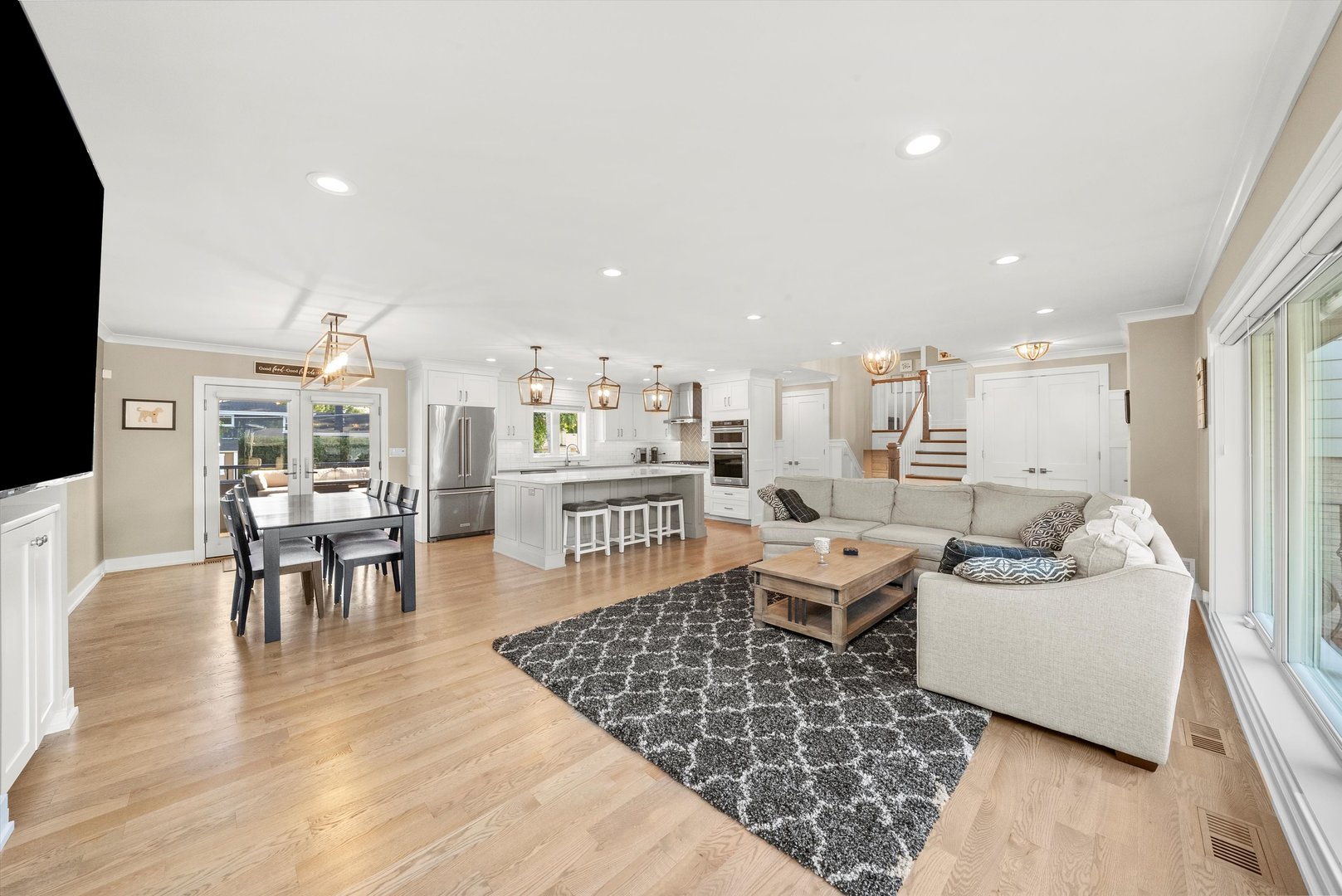 142 E QUINCY Street, Elmhurst, IL 60126