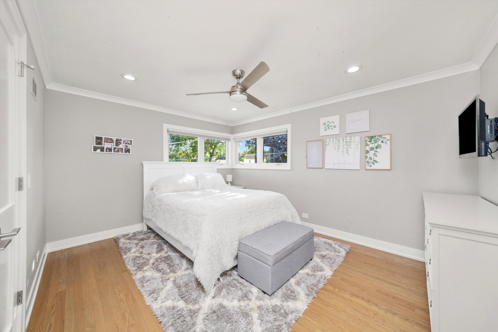 142 E QUINCY Street, Elmhurst, IL 60126