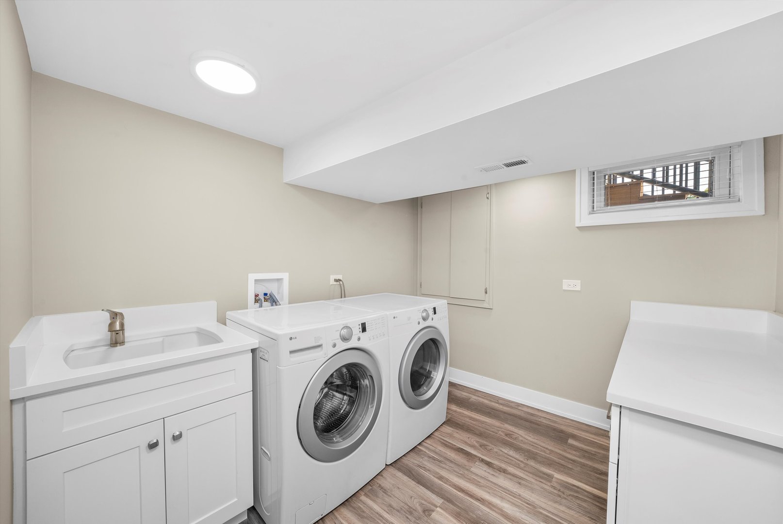 142 E QUINCY Street, Elmhurst, IL 60126