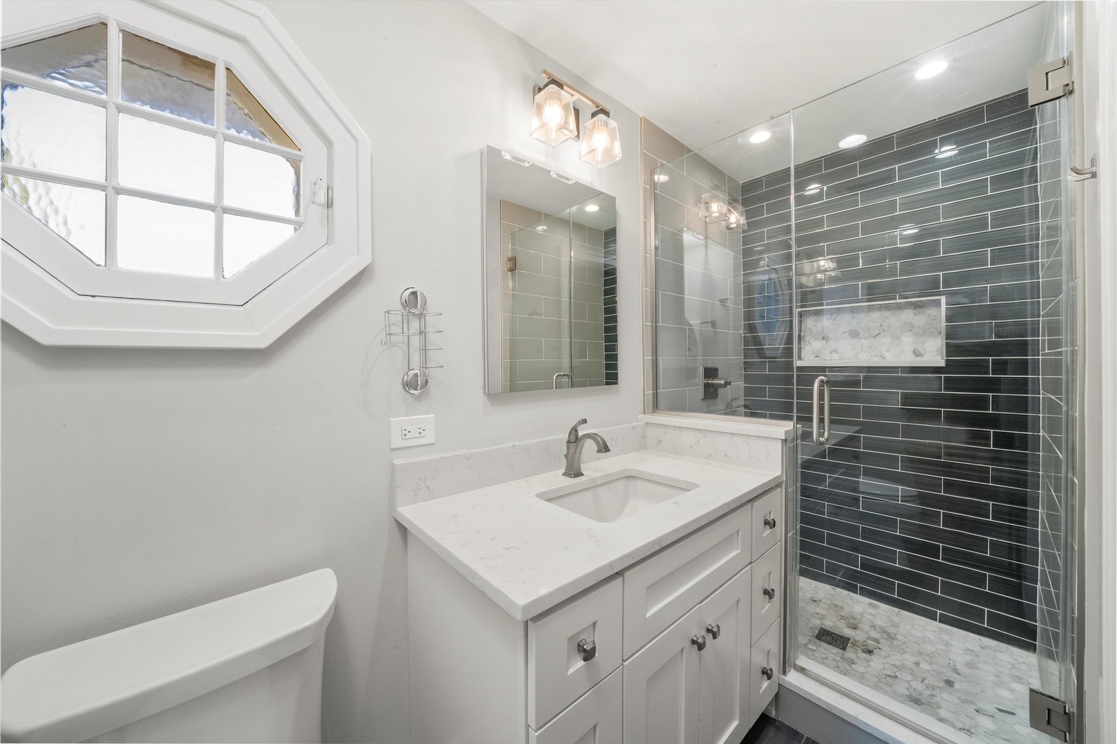 142 E QUINCY Street, Elmhurst, IL 60126