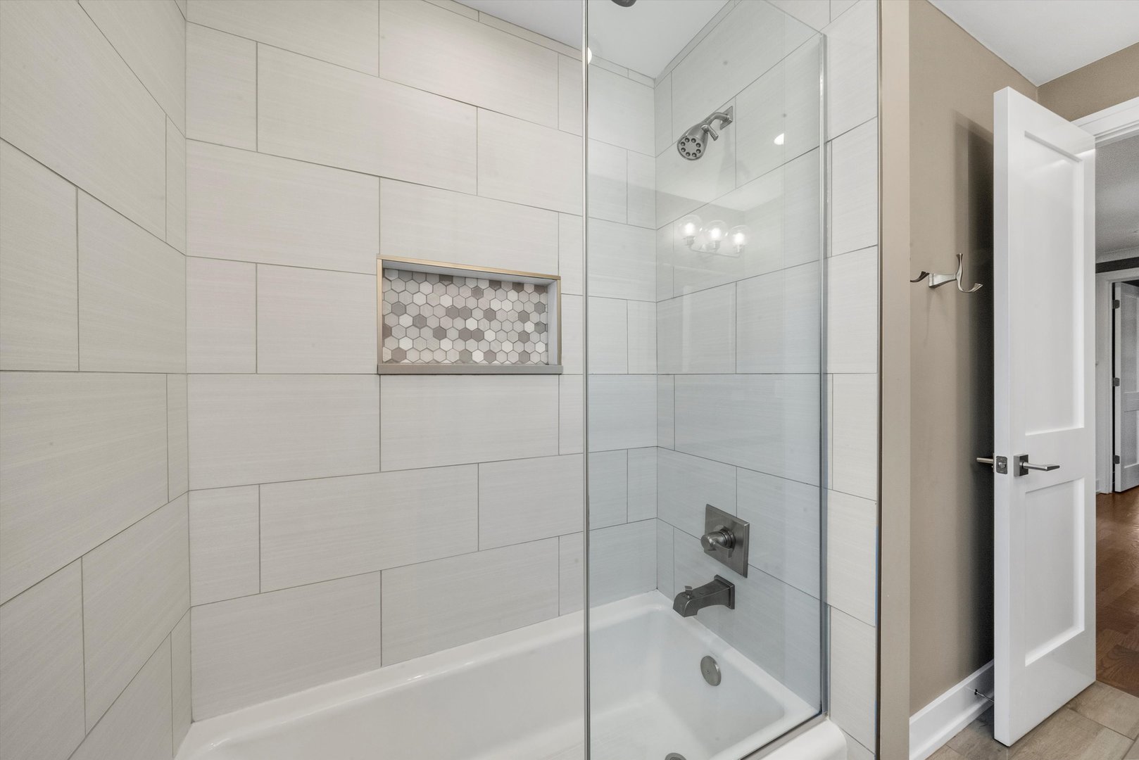 142 E QUINCY Street, Elmhurst, IL 60126