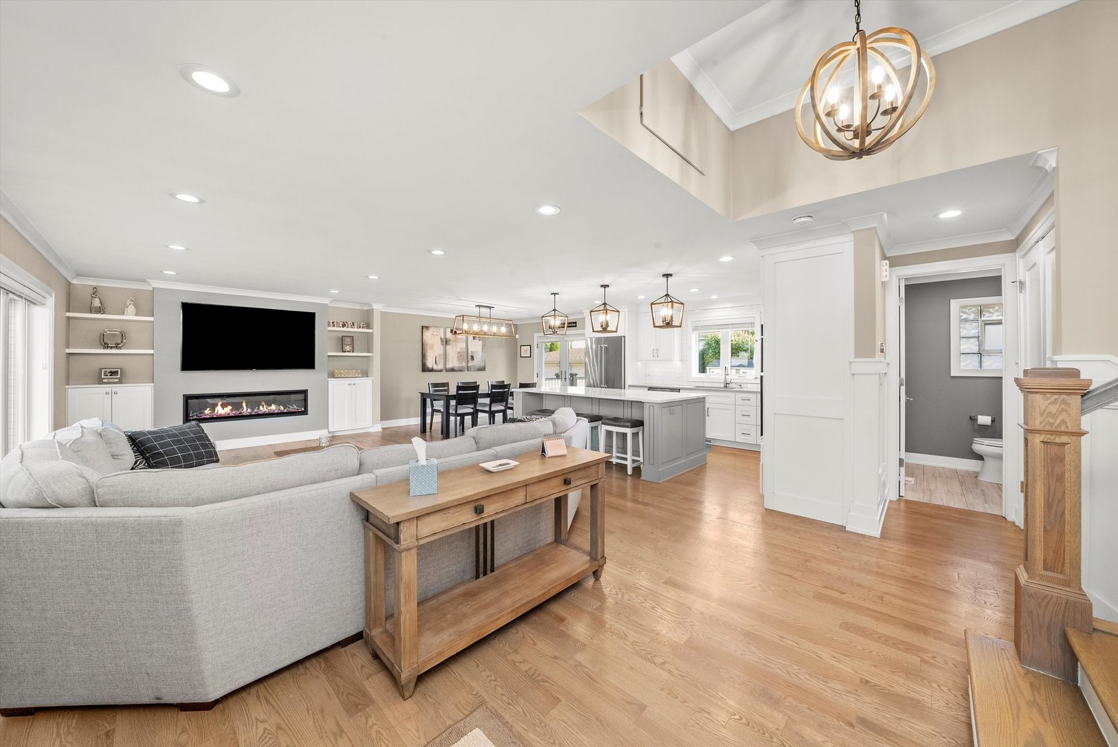 142 E QUINCY Street, Elmhurst, IL 60126