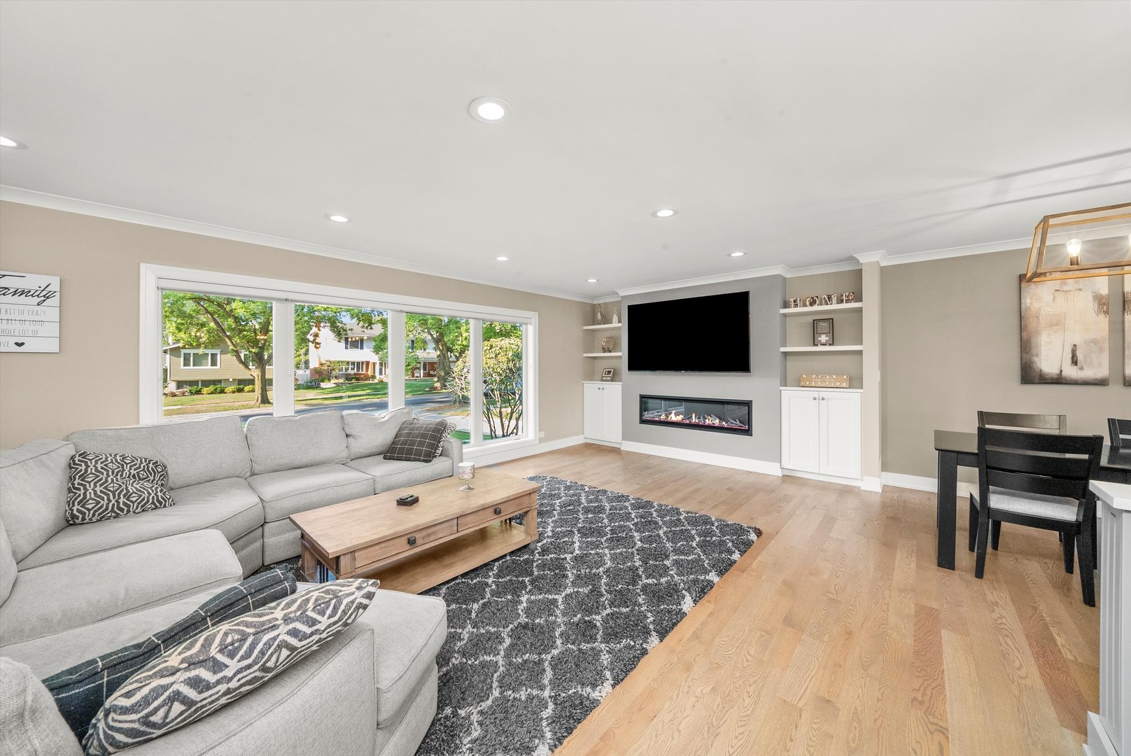 142 E QUINCY Street, Elmhurst, IL 60126