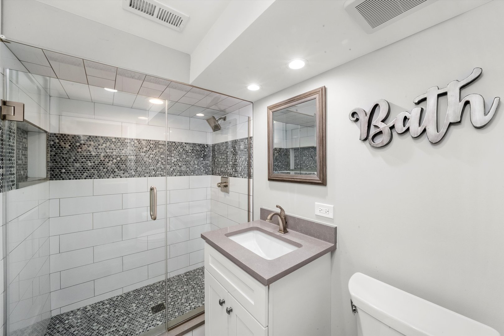 142 E QUINCY Street, Elmhurst, IL 60126