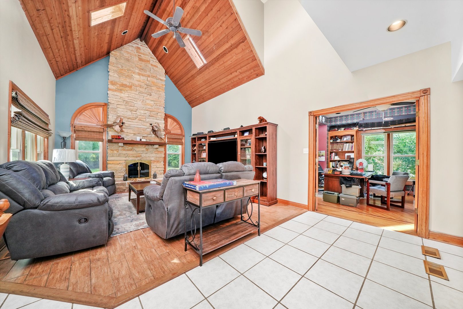 17860 S Crystal Lake Drive, Homer Glen, IL 60491