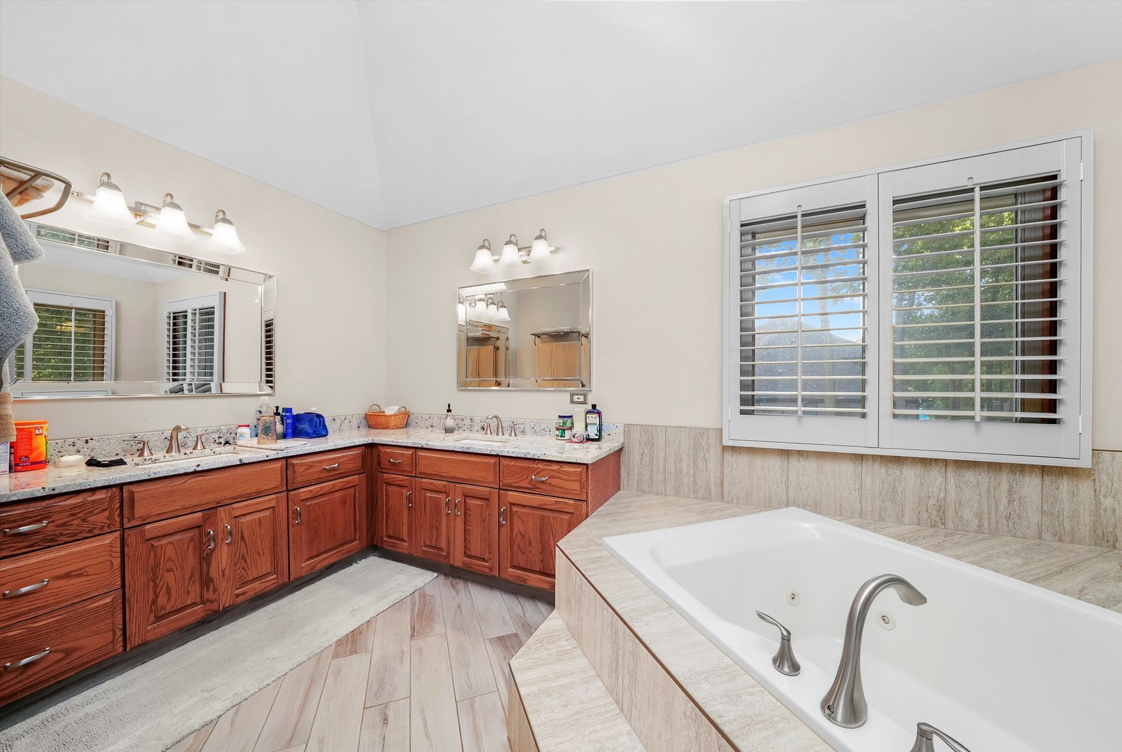 17860 S Crystal Lake Drive, Homer Glen, IL 60491