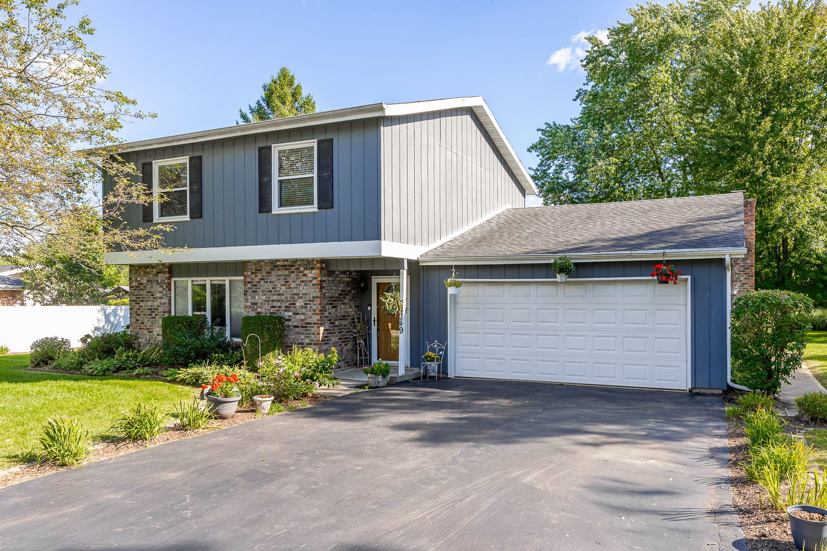 24349 W Camelot Road, Joliet, IL 60404