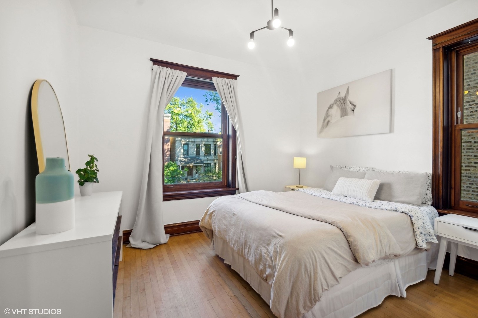 2103 W Byron Street #2E, Chicago, IL 60618