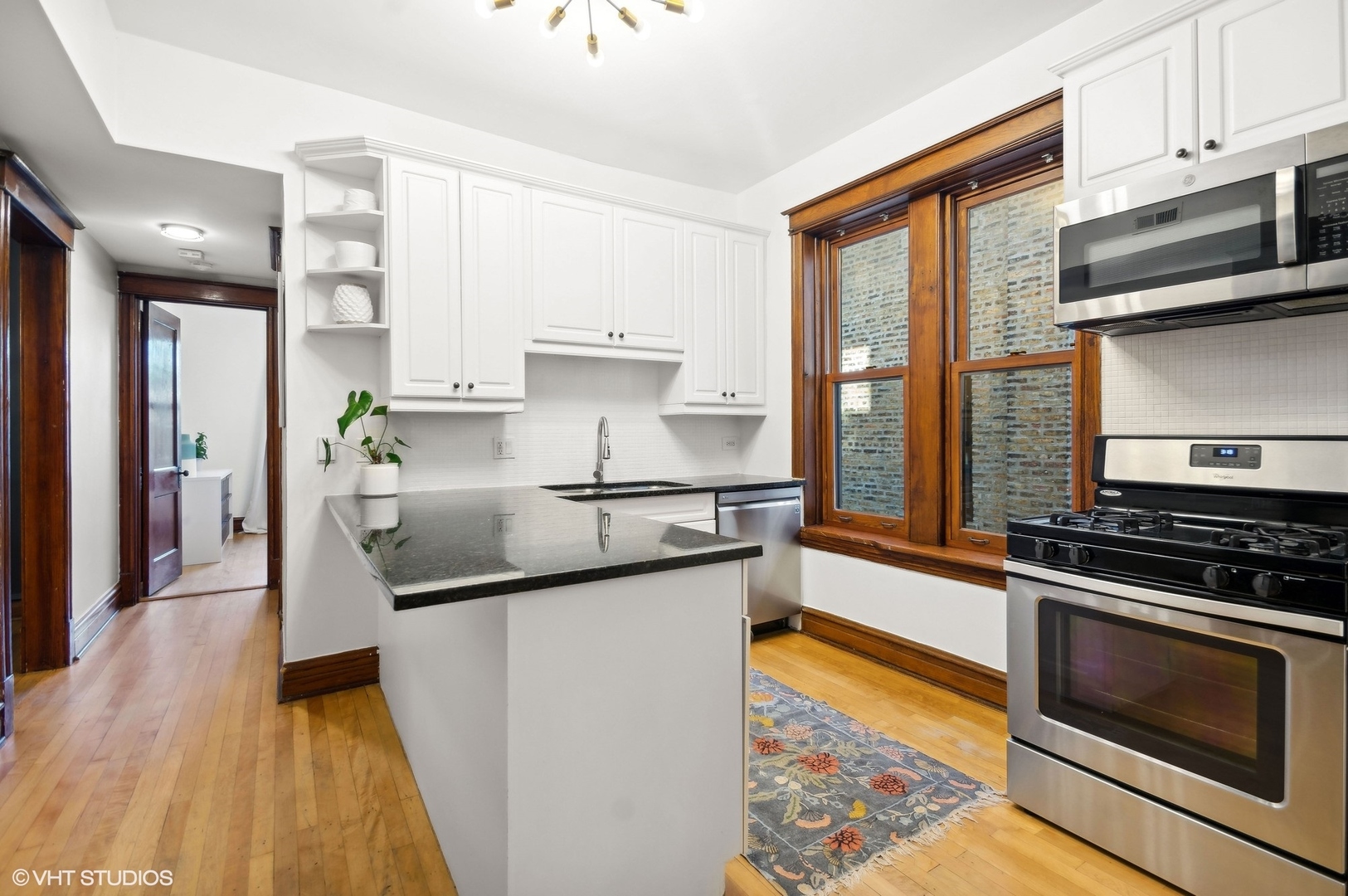 2103 W Byron Street #2E, Chicago, IL 60618