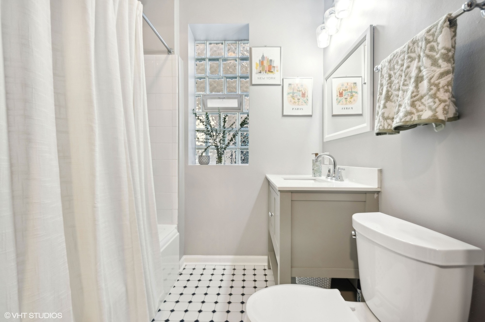2103 W Byron Street #2E, Chicago, IL 60618