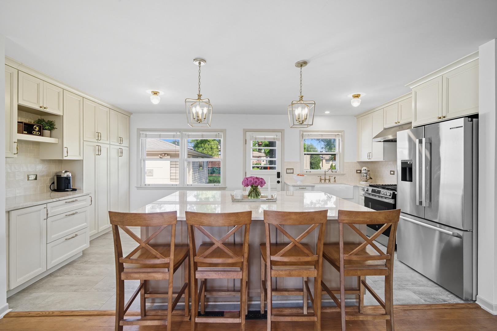 1720 W Robbie Lane, Mount Prospect, IL 60056