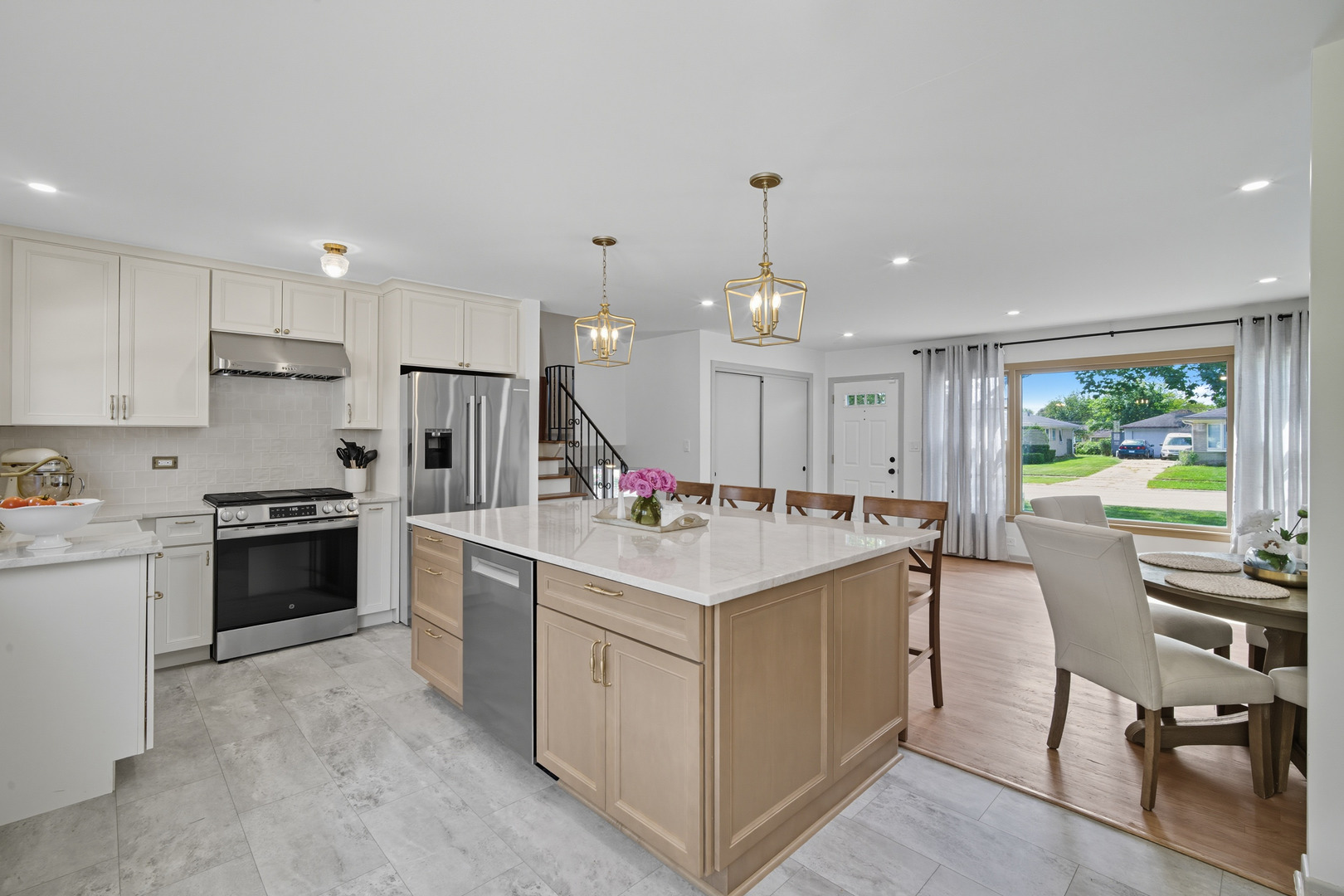 1720 W Robbie Lane, Mount Prospect, IL 60056
