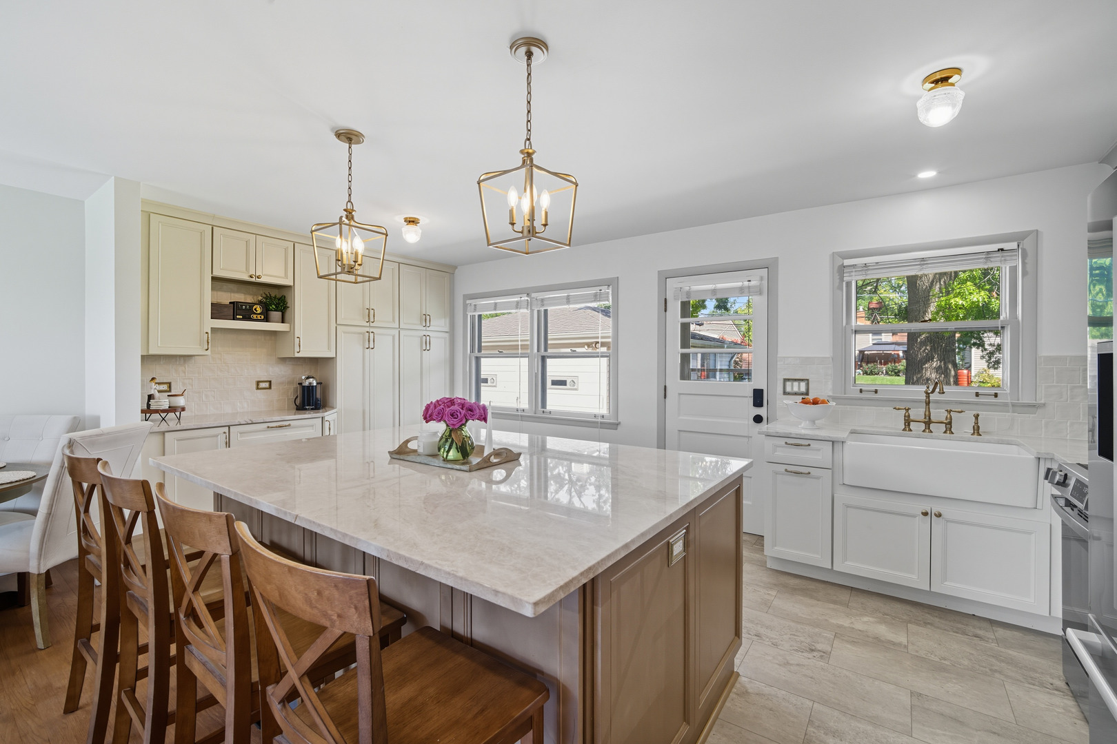 1720 W Robbie Lane, Mount Prospect, IL 60056