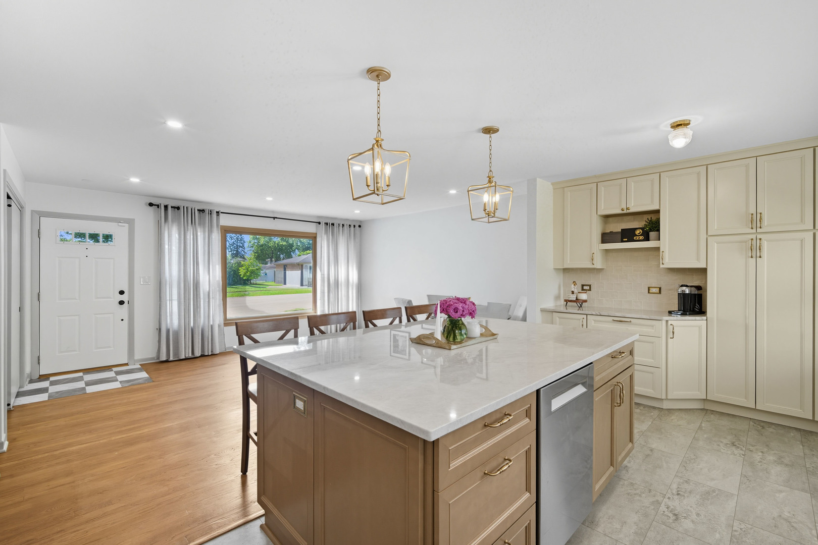 1720 W Robbie Lane, Mount Prospect, IL 60056