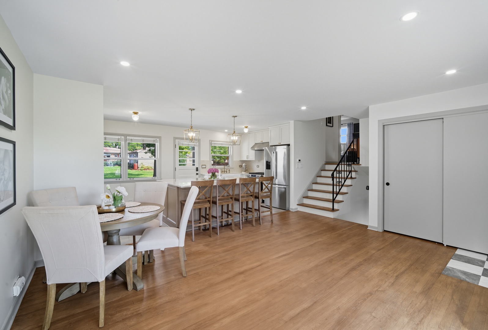1720 W Robbie Lane, Mount Prospect, IL 60056