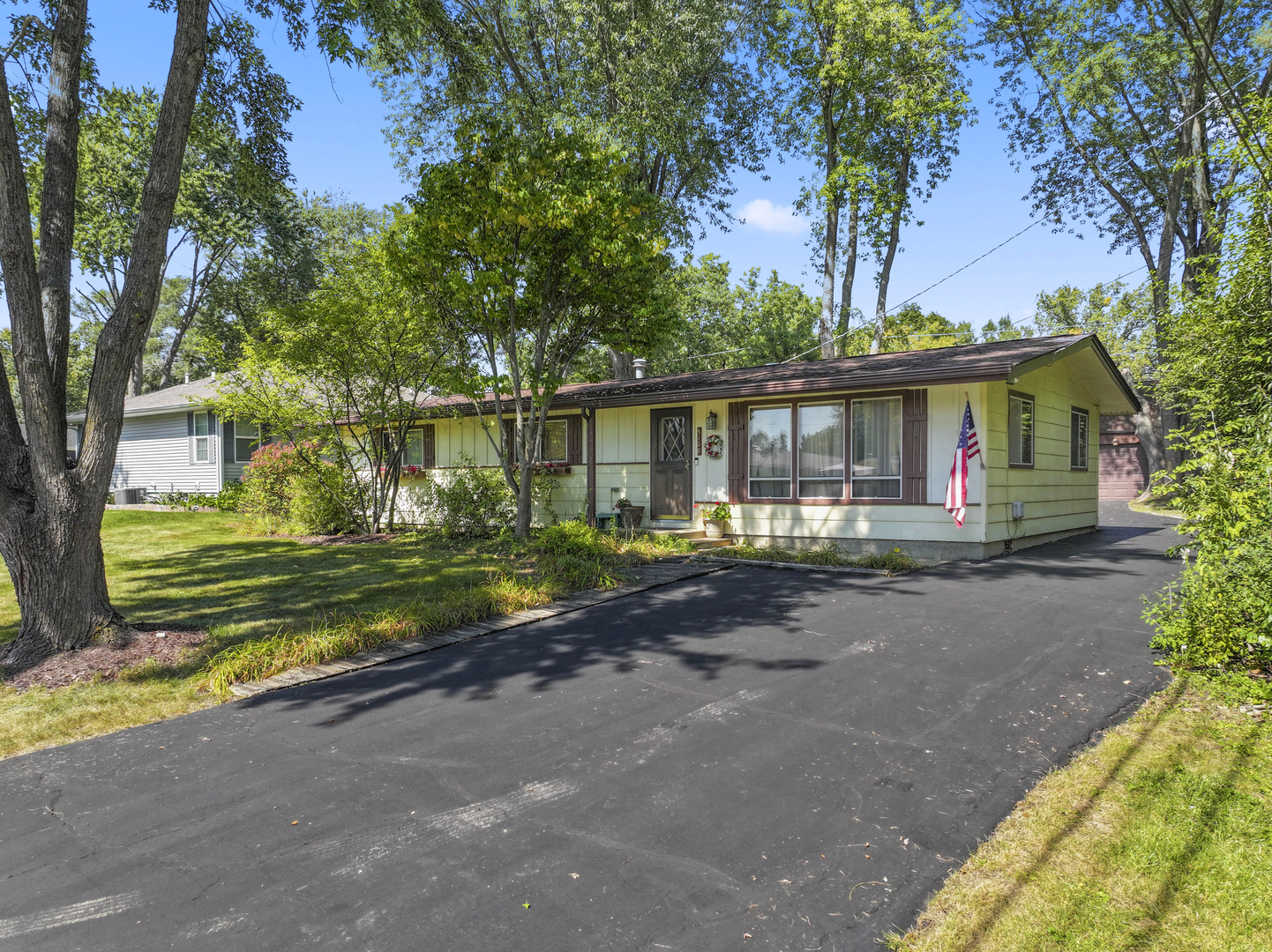 5108 Shorehill Drive, McHenry, IL 60050