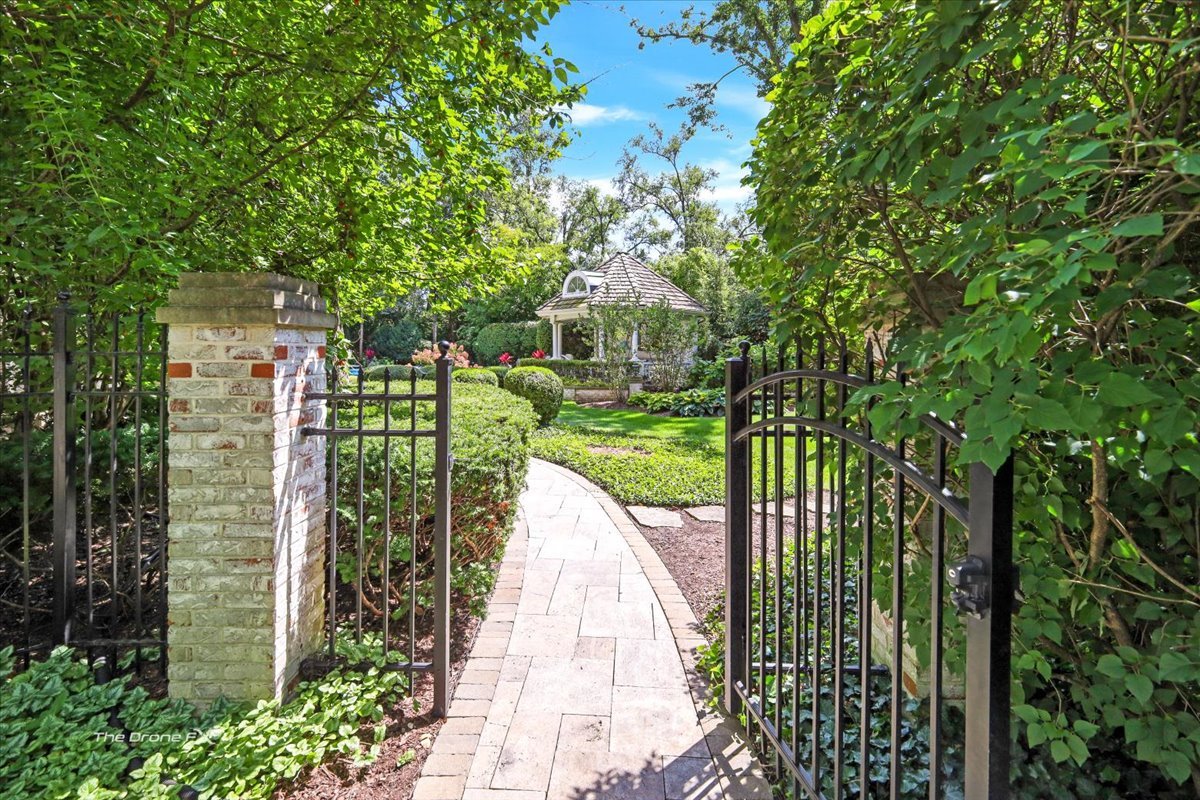 2255 Pebble Creek Drive, Lisle, IL 60532