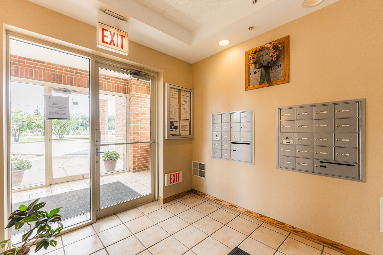 201 W Brush Hill Road #107, Elmhurst, IL 60126