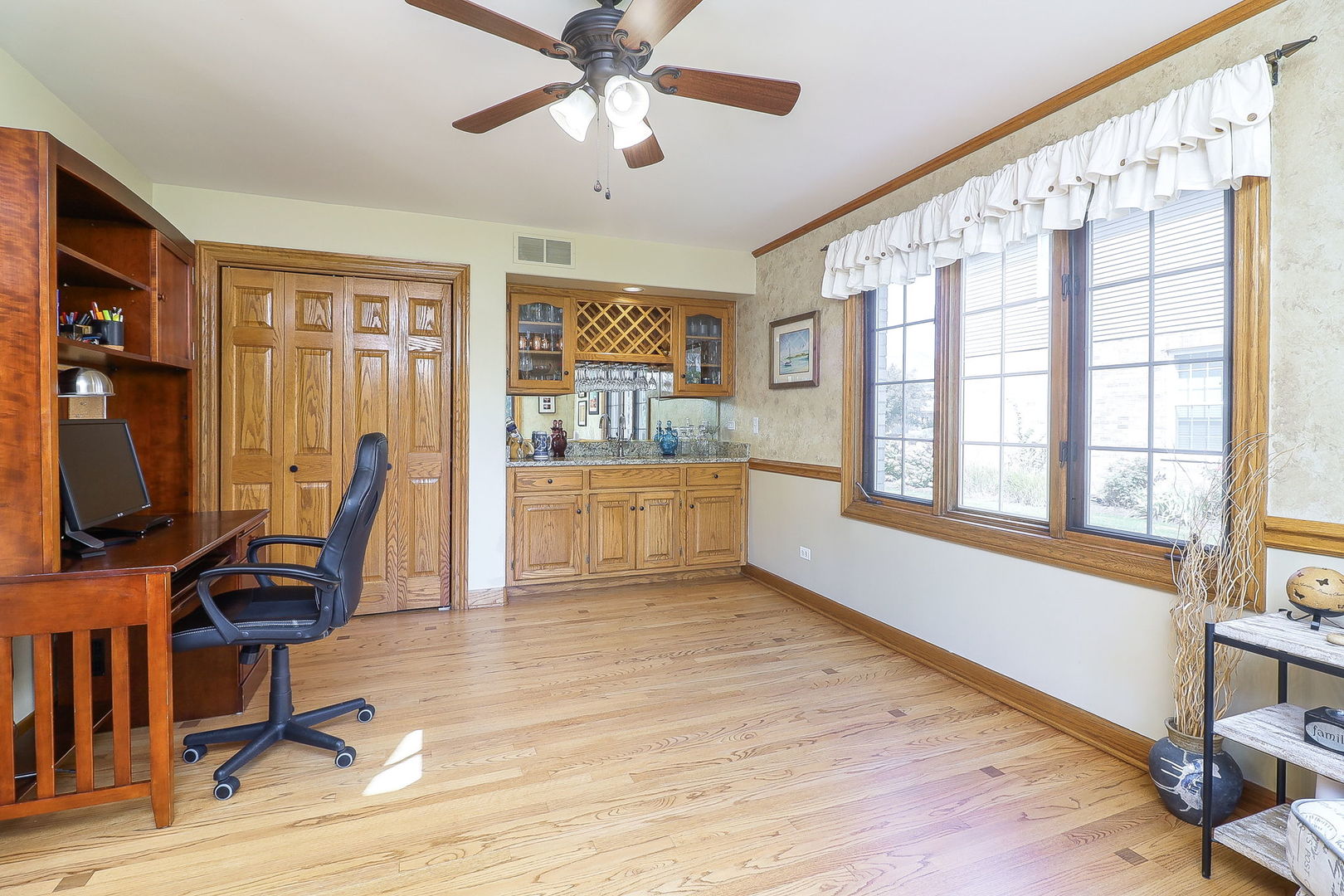 1369 Notre Dame Drive, Lemont, IL 60439