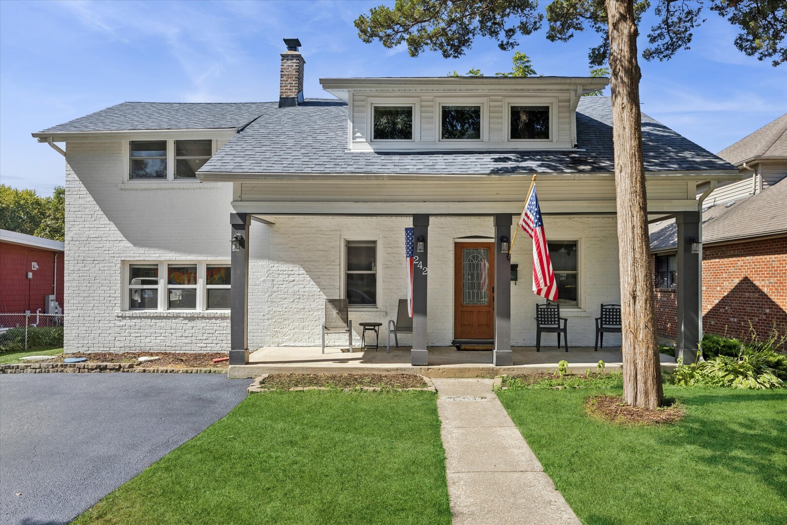 242 N Wilmette Avenue, Westmont, IL 60559