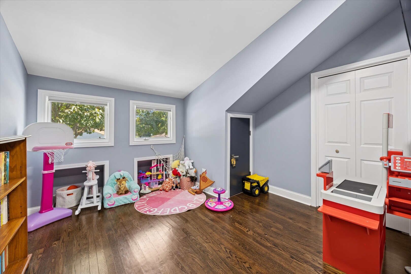 242 N Wilmette Avenue, Westmont, IL 60559