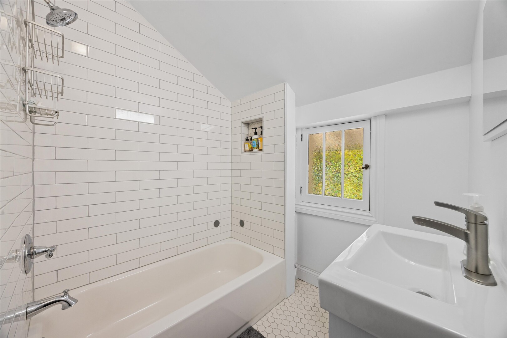 242 N Wilmette Avenue, Westmont, IL 60559