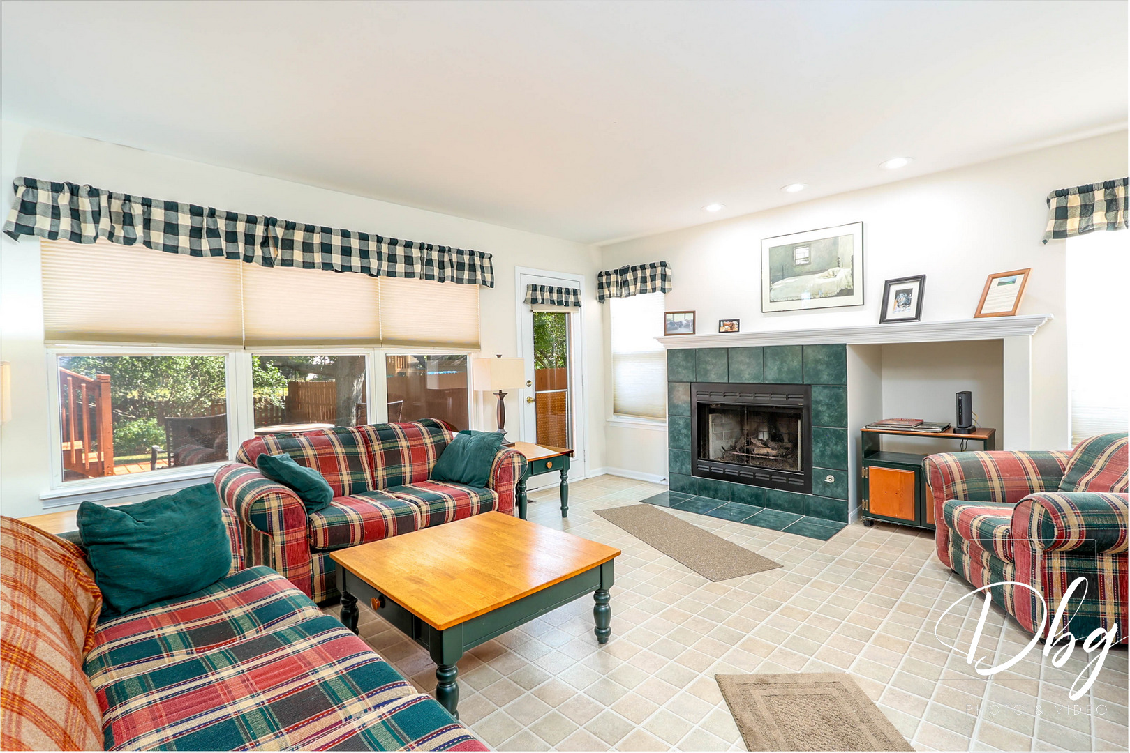 81 W Dahlia Lane, Round Lake Beach, IL 60073
