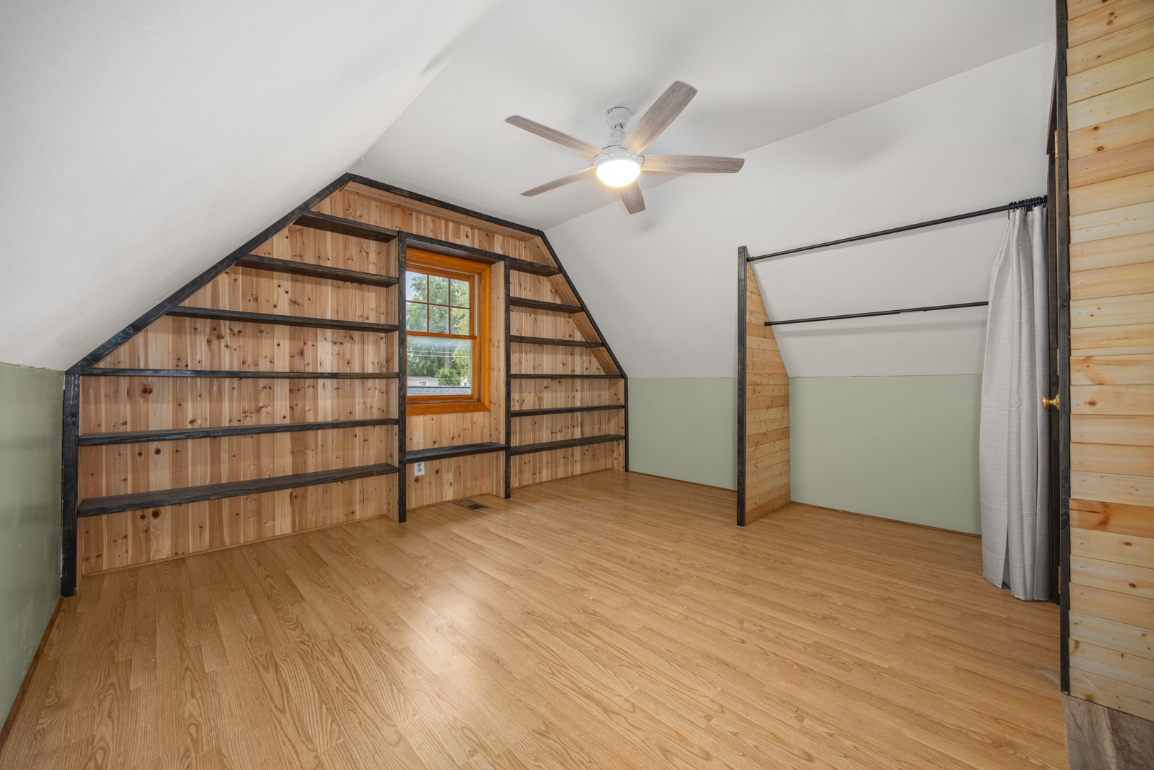 105 S Roy Avenue, Northlake, IL 60164