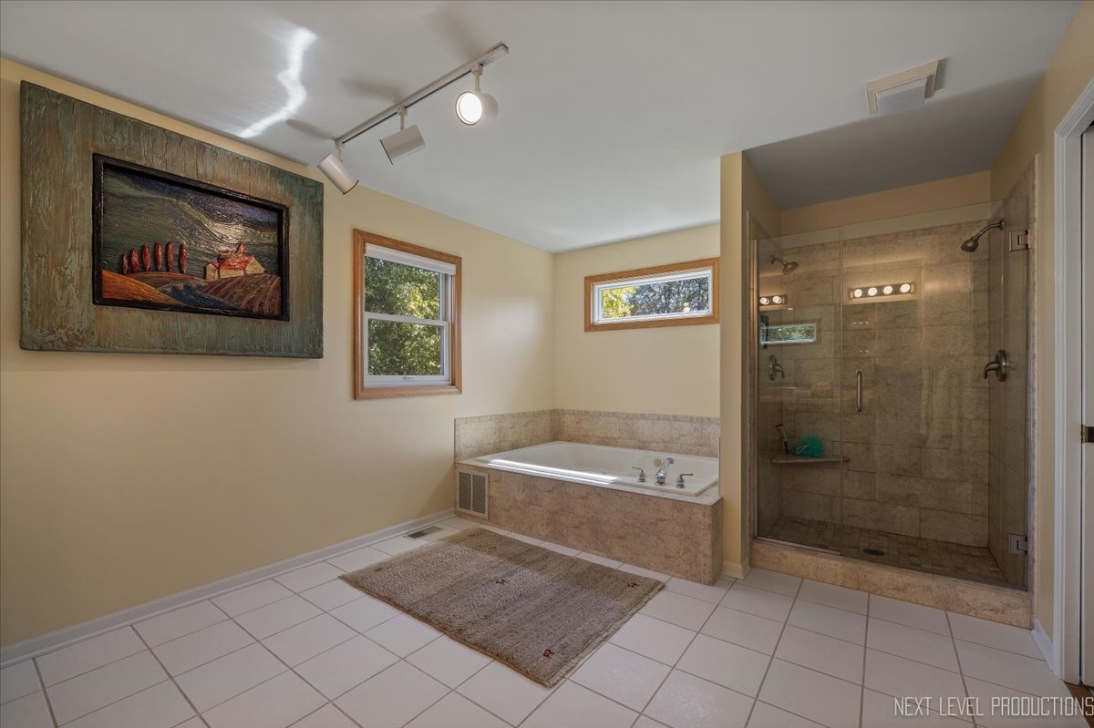 3212 Austin Court, Naperville, IL 60564