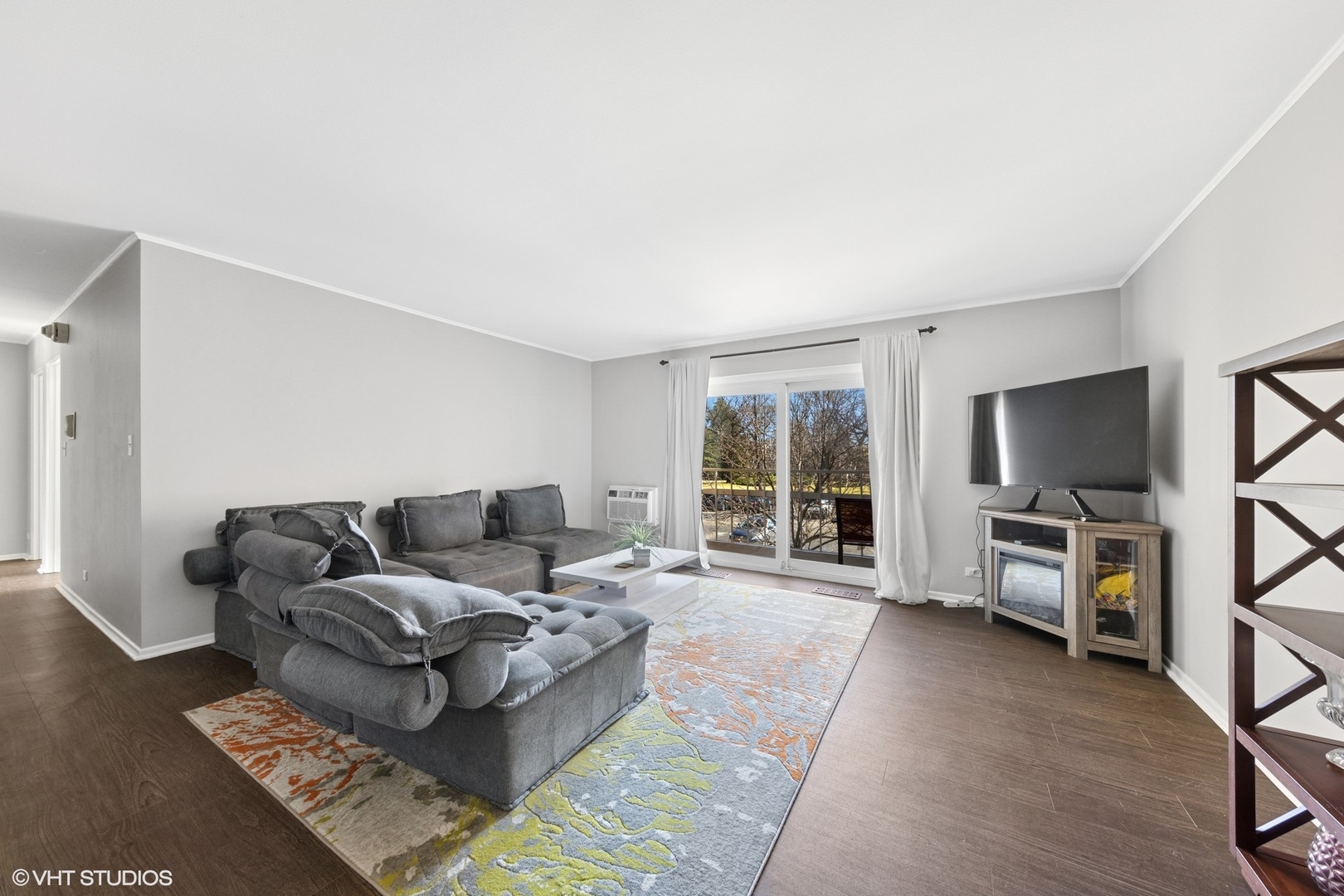 300 Claymoor Road #2E, Hinsdale, IL 60521