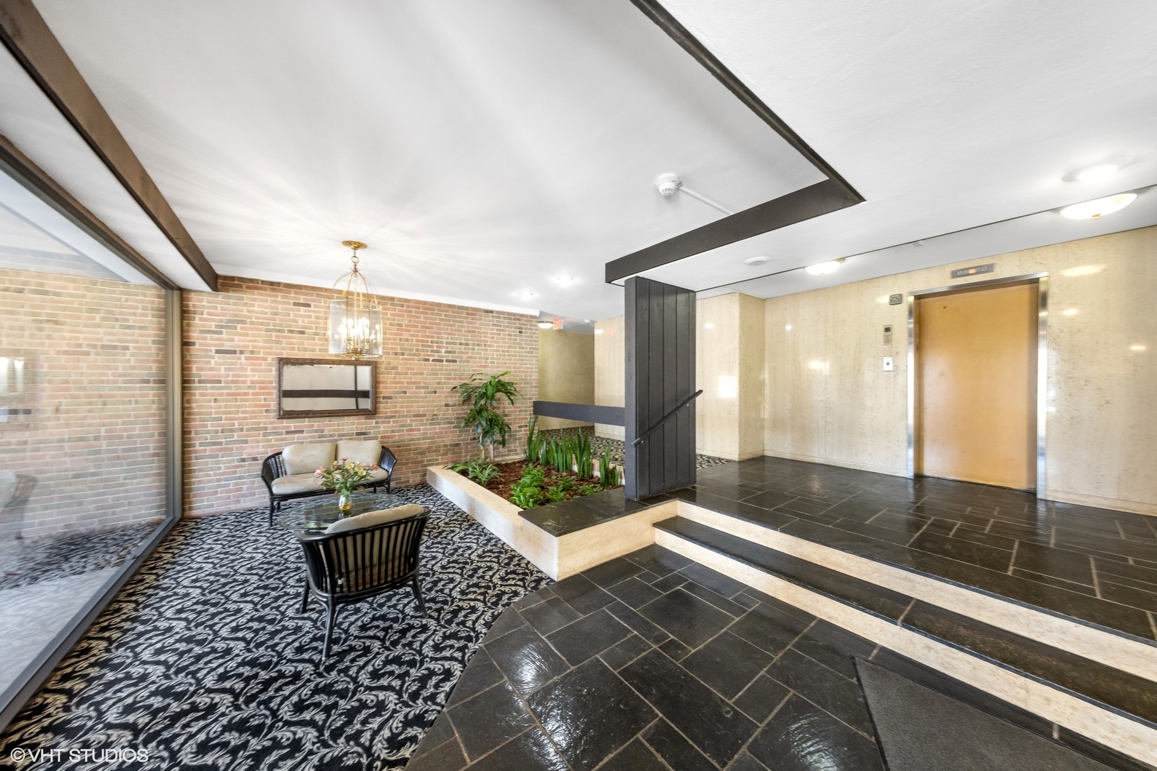 300 Claymoor Road #2E, Hinsdale, IL 60521