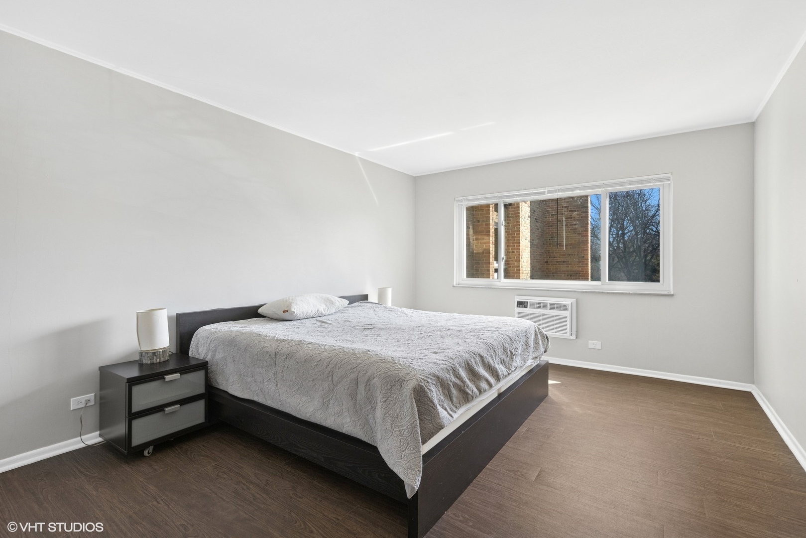 300 Claymoor Road #2E, Hinsdale, IL 60521