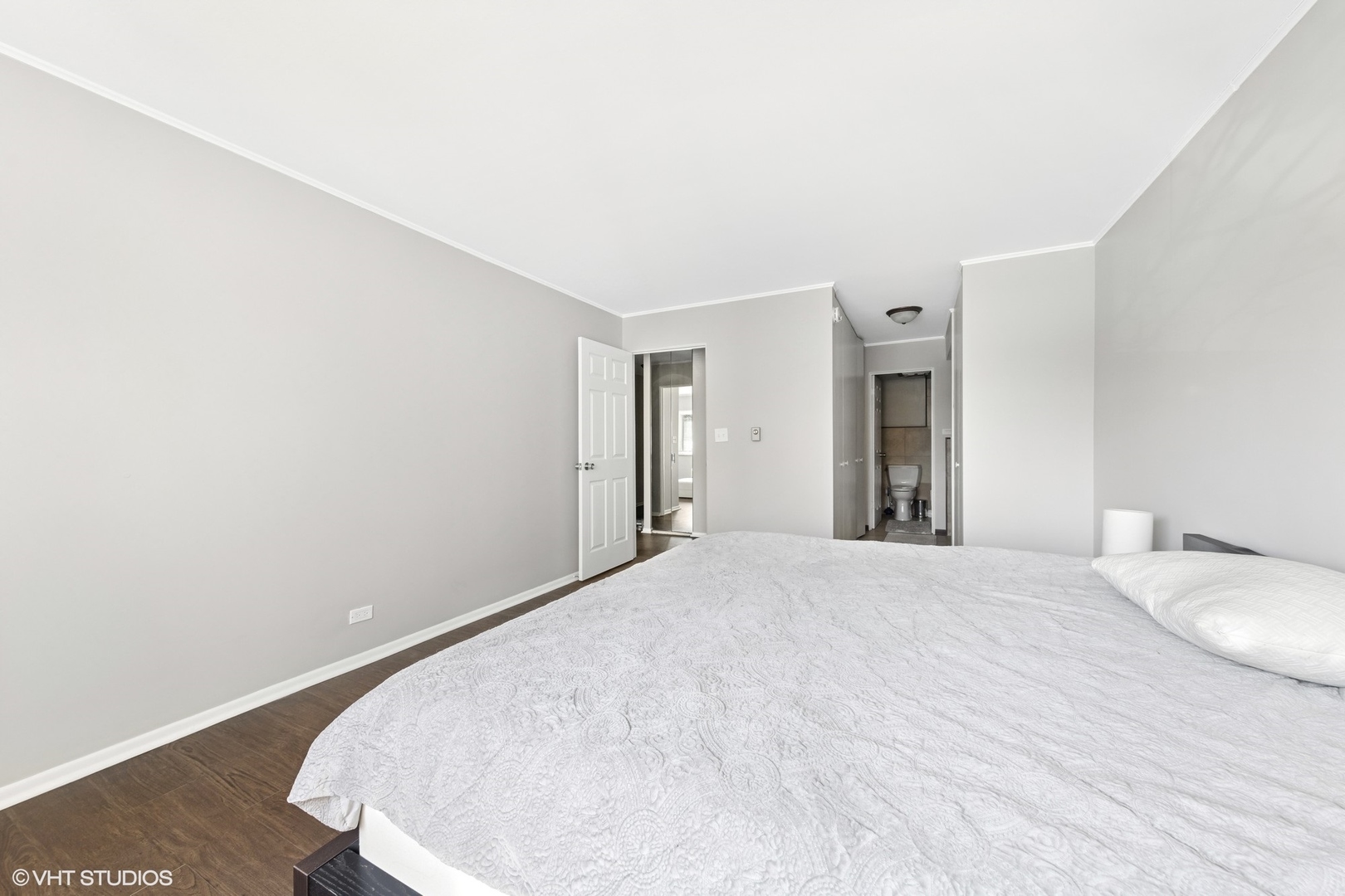 300 Claymoor Road #2E, Hinsdale, IL 60521