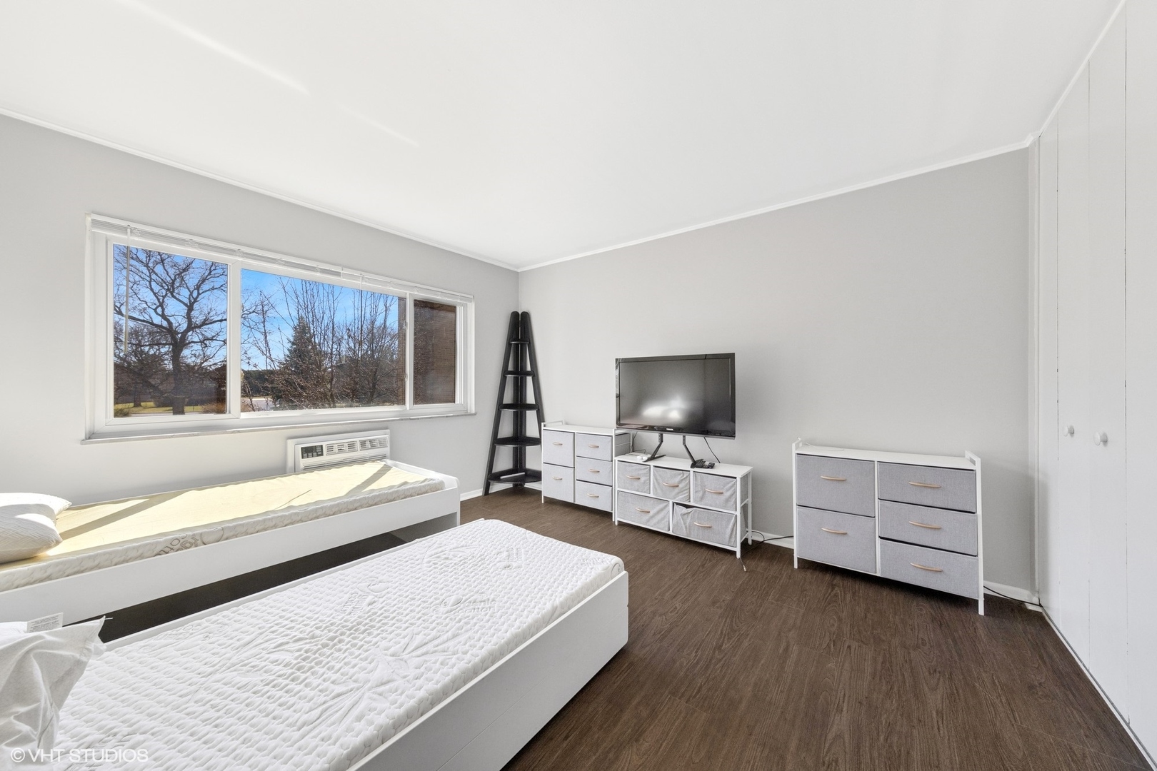 300 Claymoor Road #2E, Hinsdale, IL 60521