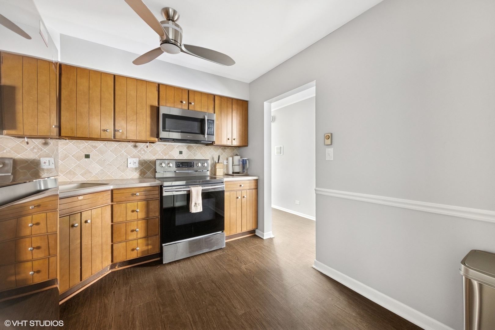 300 Claymoor Road #2E, Hinsdale, IL 60521