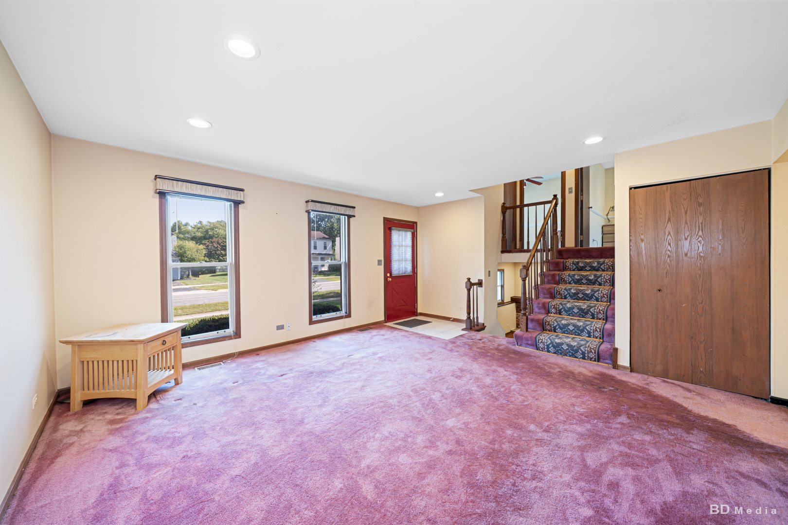 750 HEMLOCK Lane, Carol Stream, IL 60188