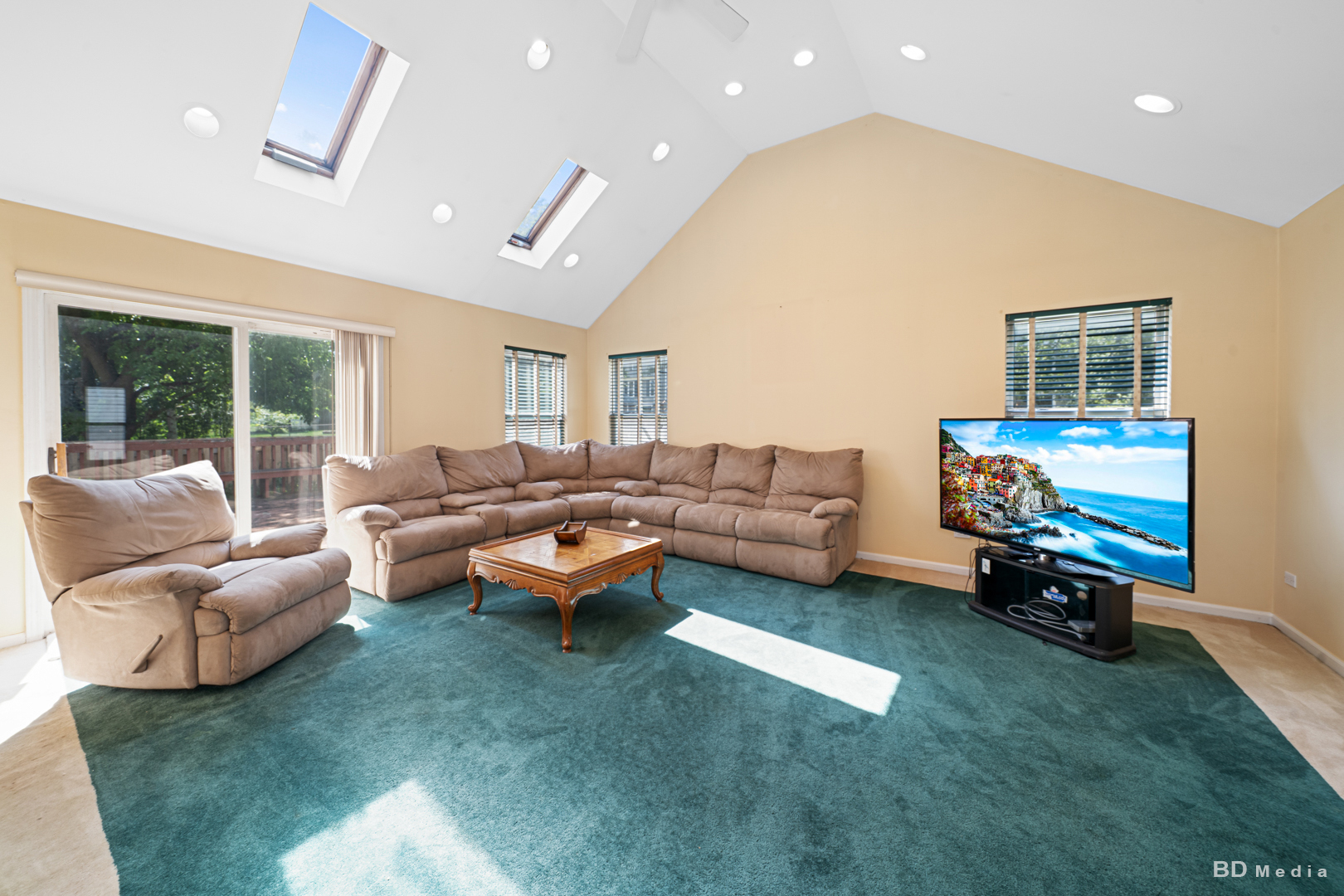 750 HEMLOCK Lane, Carol Stream, IL 60188