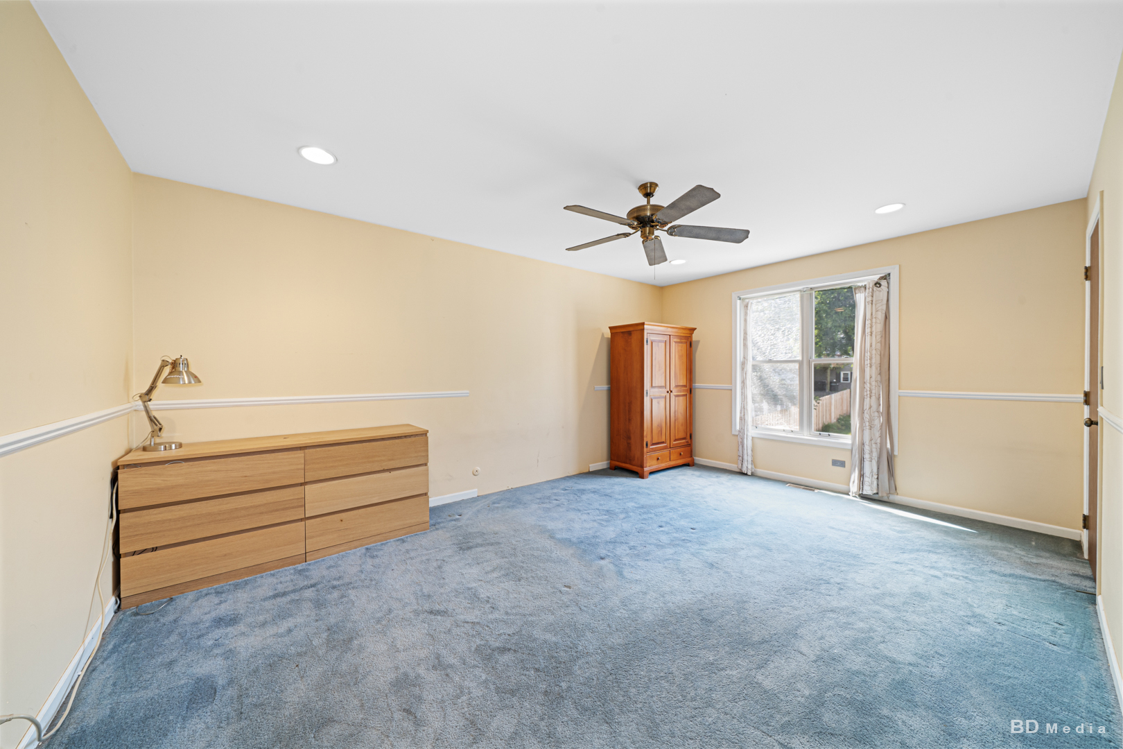 750 HEMLOCK Lane, Carol Stream, IL 60188