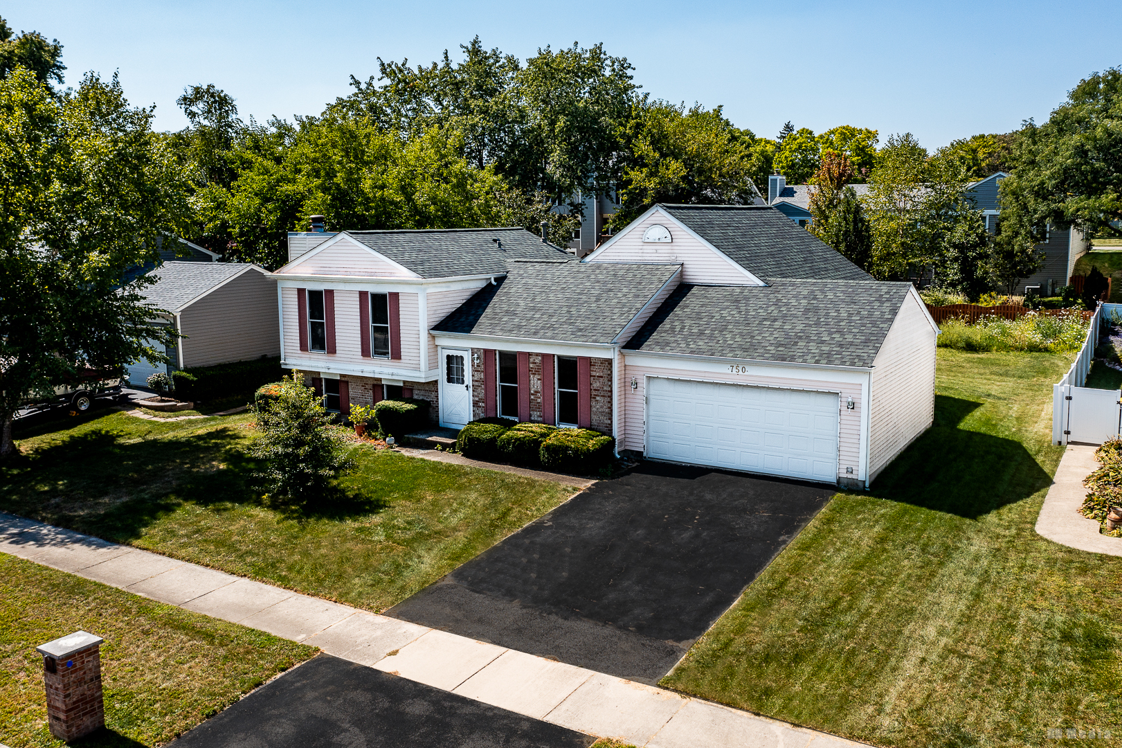 750 HEMLOCK Lane, Carol Stream, IL 60188