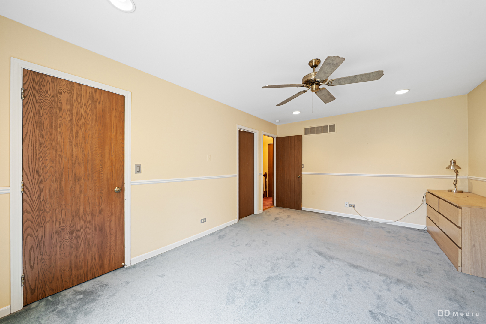 750 HEMLOCK Lane, Carol Stream, IL 60188