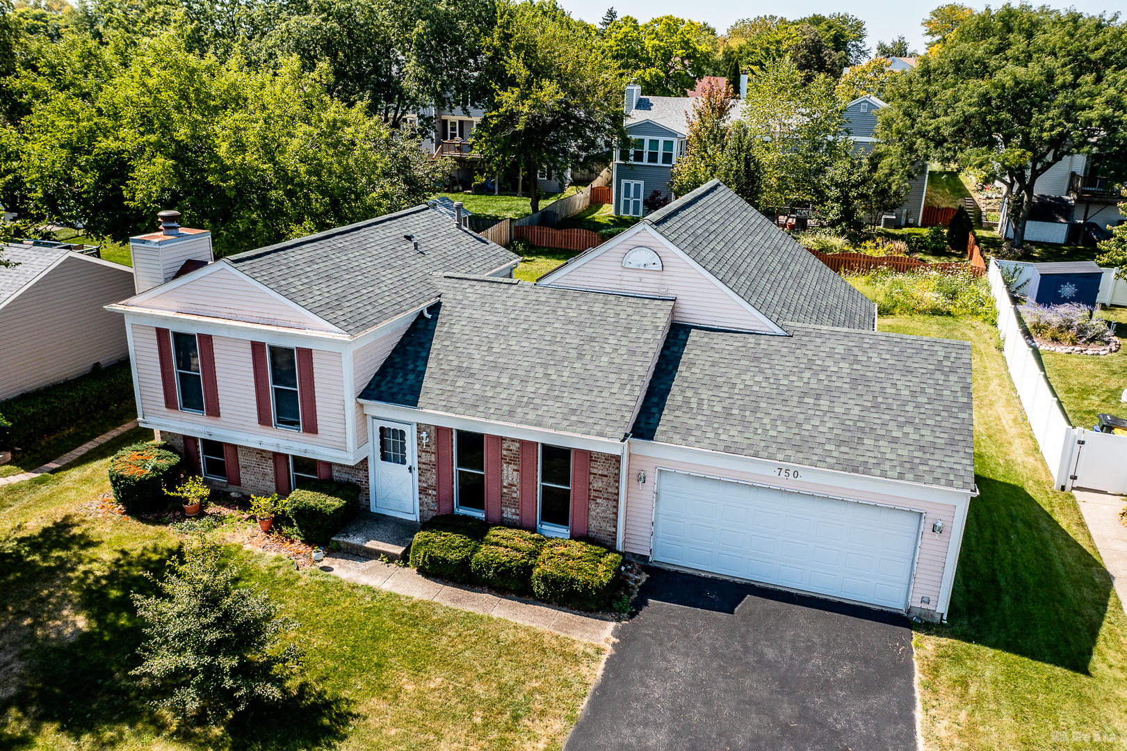 750 HEMLOCK Lane, Carol Stream, IL 60188