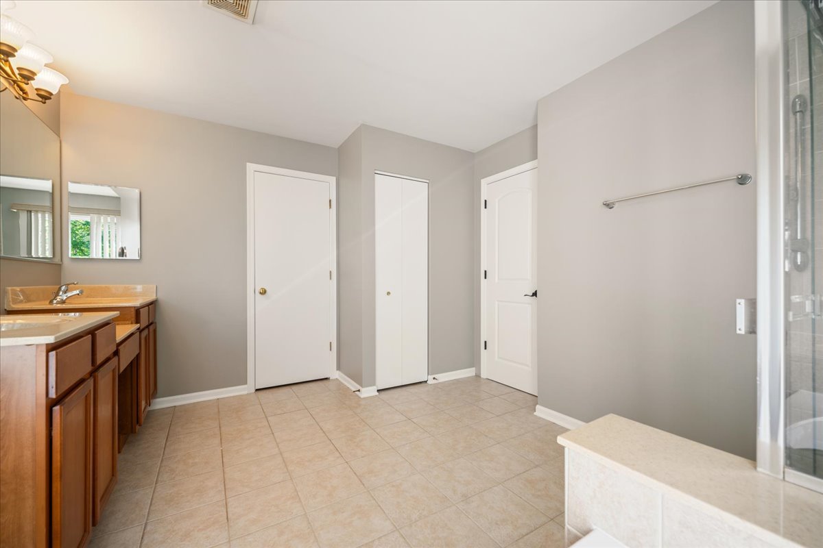 203 Tonell Avenue, New Lenox, IL 60451