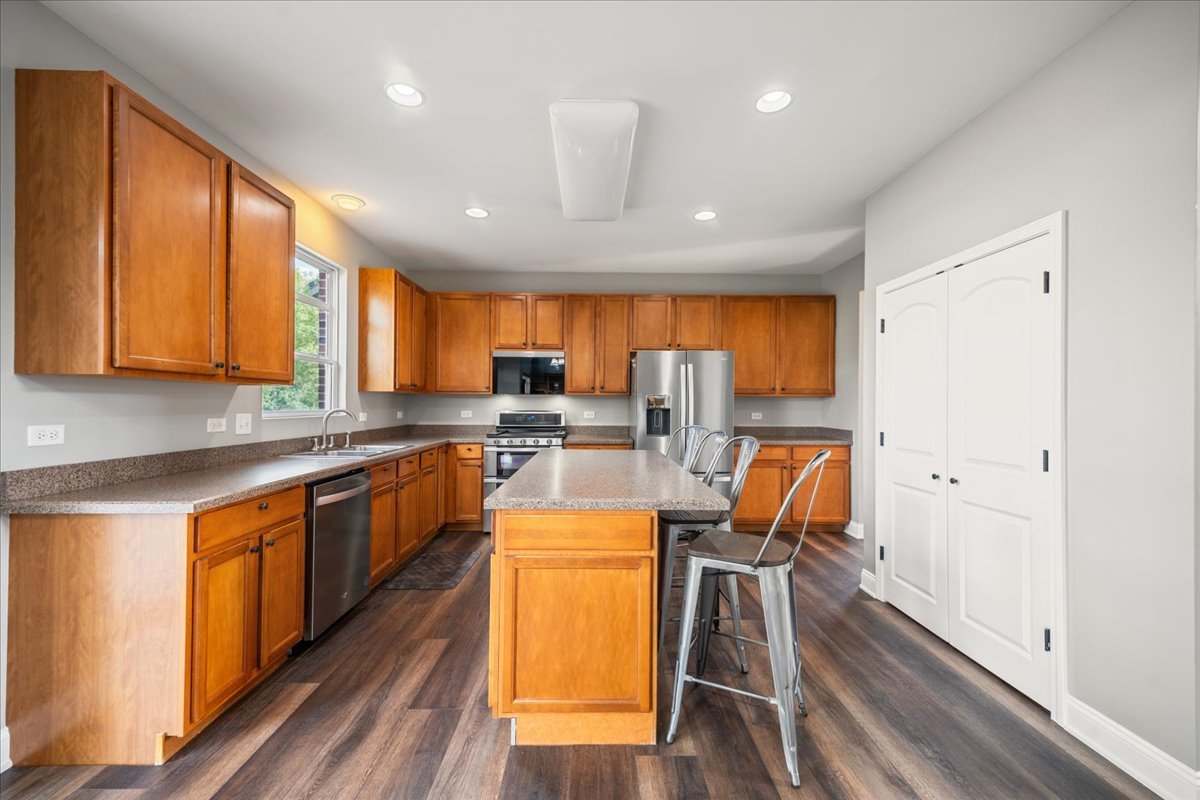 203 Tonell Avenue, New Lenox, IL 60451